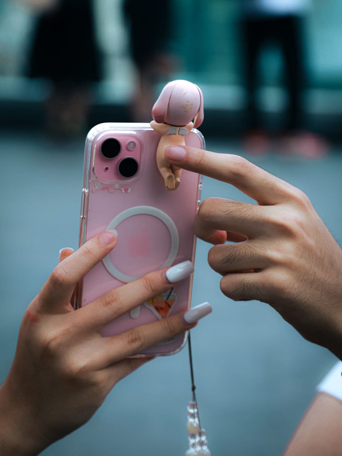 Sevimli fiqurlu telefon aksesuarı